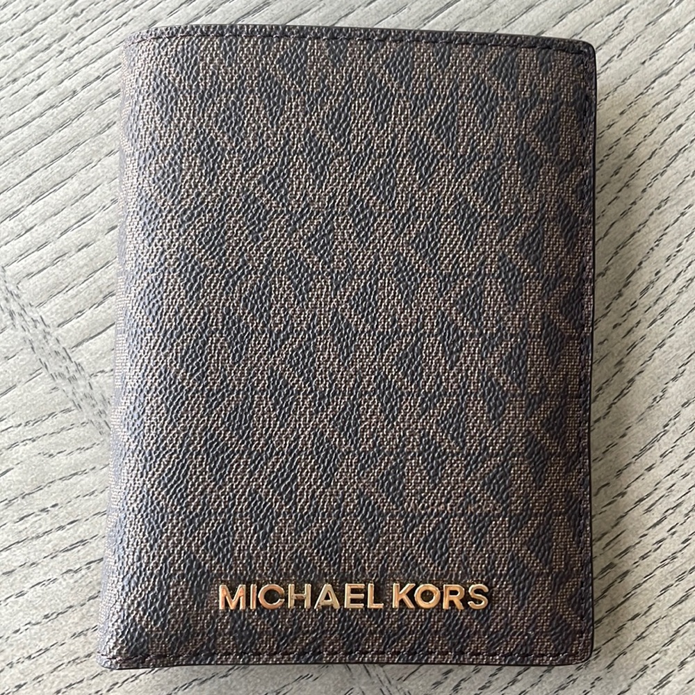 Michael Kors Passport / Card holder